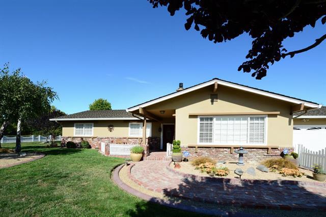 Detail Gallery Image 1 of 1 For 20140 Portola Dr, Salinas,  CA 93908 - 3 Beds | 2 Baths