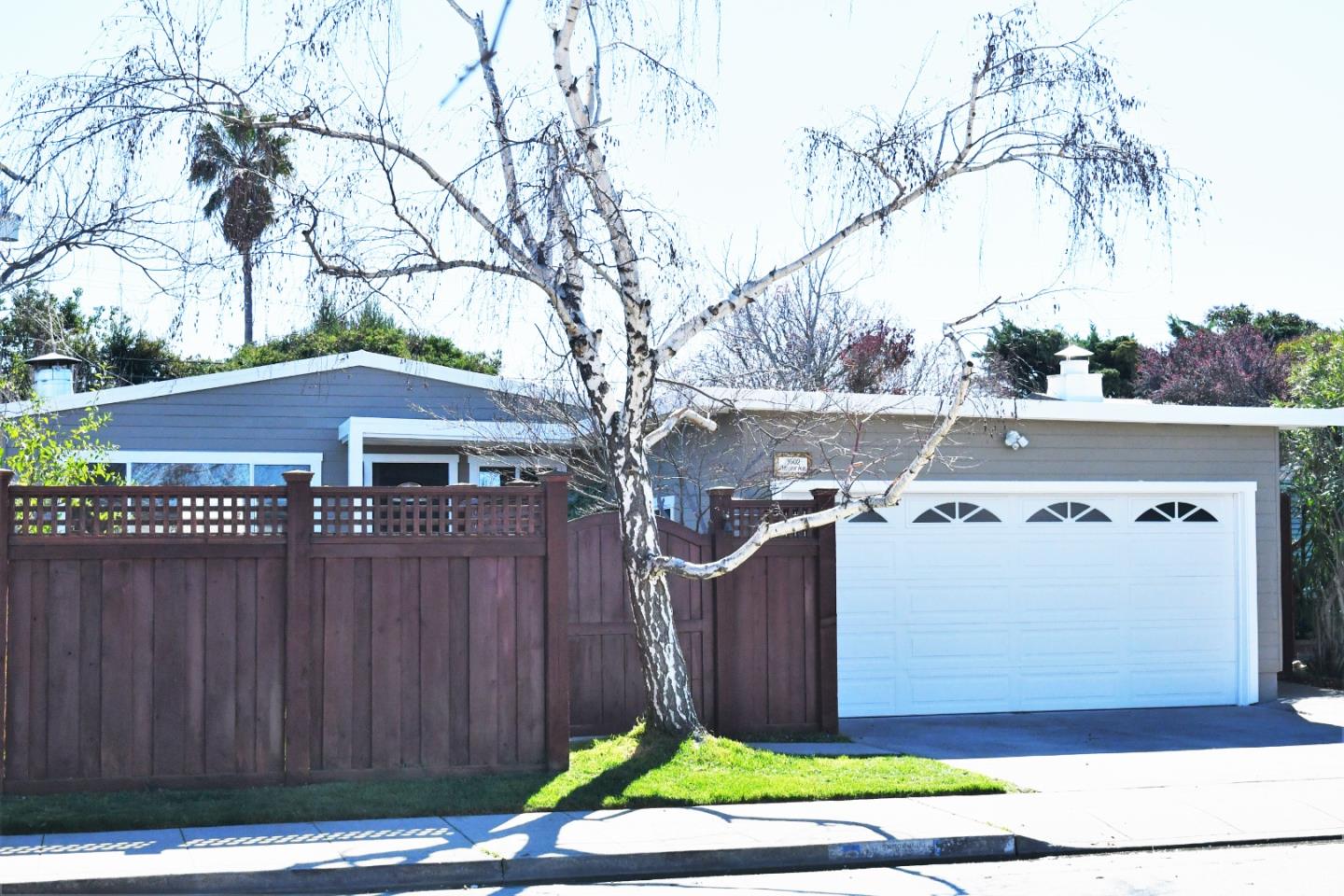 Detail Gallery Image 1 of 1 For 1602 Maxine Ave, San Mateo,  CA 94401 - 3 Beds | 2 Baths