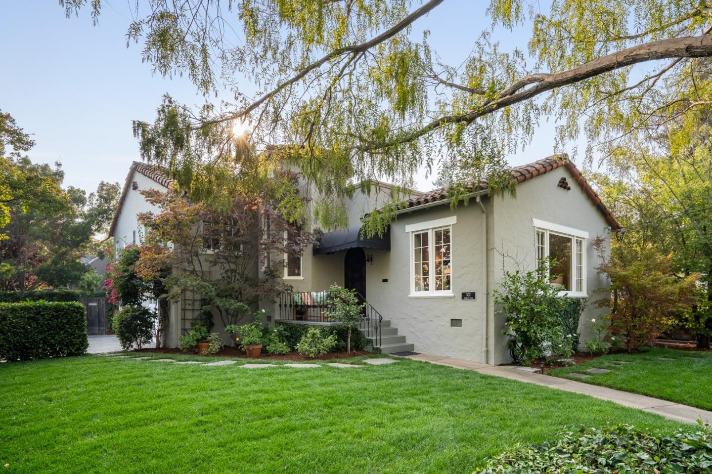 302 Edgewood Rd, Redwood City, CA 94062 4 Beds 2/1 Baths (Sold