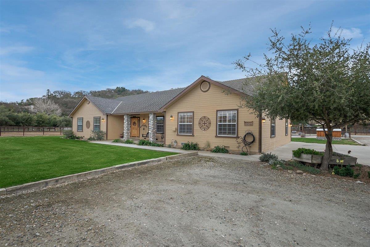 6992 Southside Rd, Hollister, CA 95023 5 Beds 3/1 Baths (Active