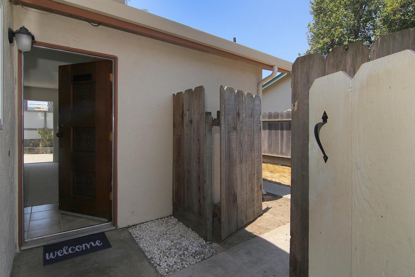 Detail Gallery Image 1 of 1 For 218 Sunnyhills Dr, Watsonville,  CA 95076 - 2 Beds | 1 Baths