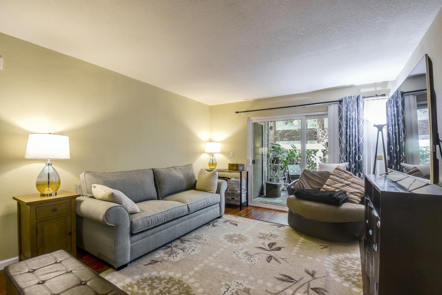 Detail Gallery Image 1 of 1 For 1131 Yarwood Ct, San Jose,  CA 95128 - 2 Beds | 2 Baths