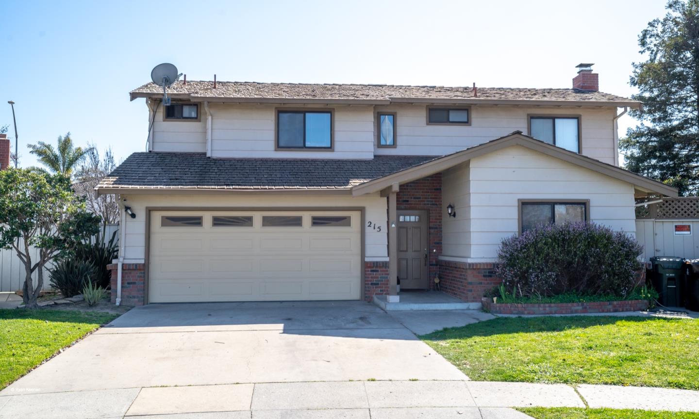 Detail Gallery Image 1 of 1 For 215 Massolo Ct, Salinas,  CA 93907 - 4 Beds | 2/1 Baths