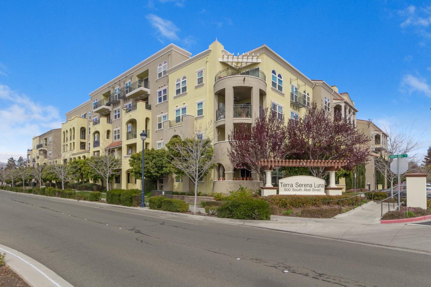 Detail Gallery Image 1 of 1 For 600 S Abel St #218,  Milpitas,  CA 95035 - 3 Beds | 2 Baths