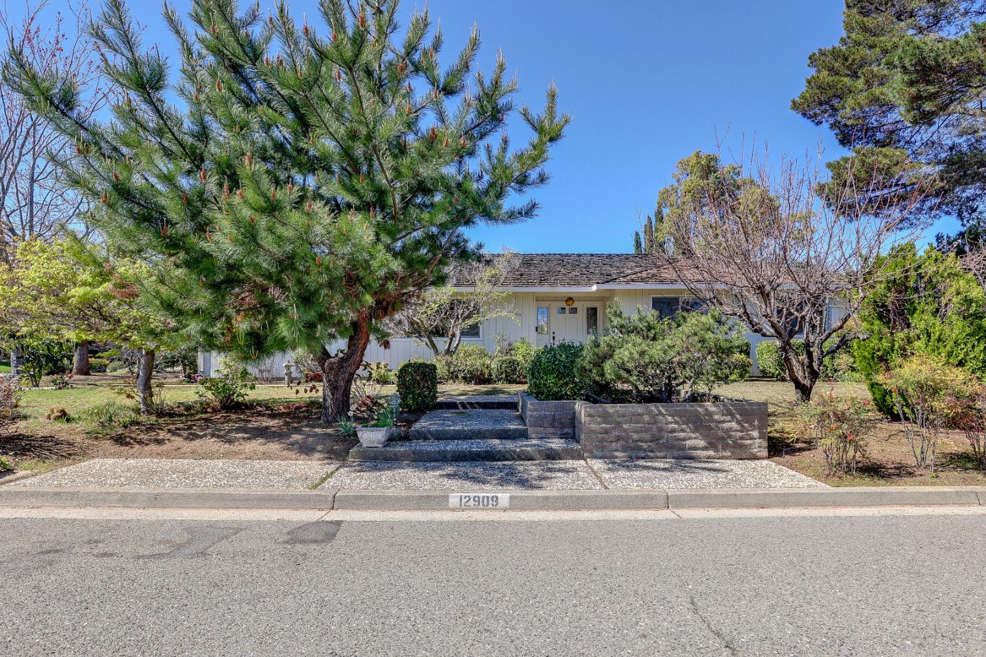 Detail Gallery Image 1 of 1 For 12909 Cumberland Dr, Saratoga,  CA 95070 - 4 Beds | 2/1 Baths
