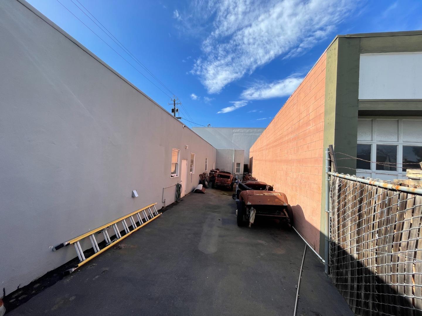 701 Warrington Avenue, REDWOOD CITY, California 94063, ,Comm Industrial For Sale,For Sale,Warrington Avenue,40963807
