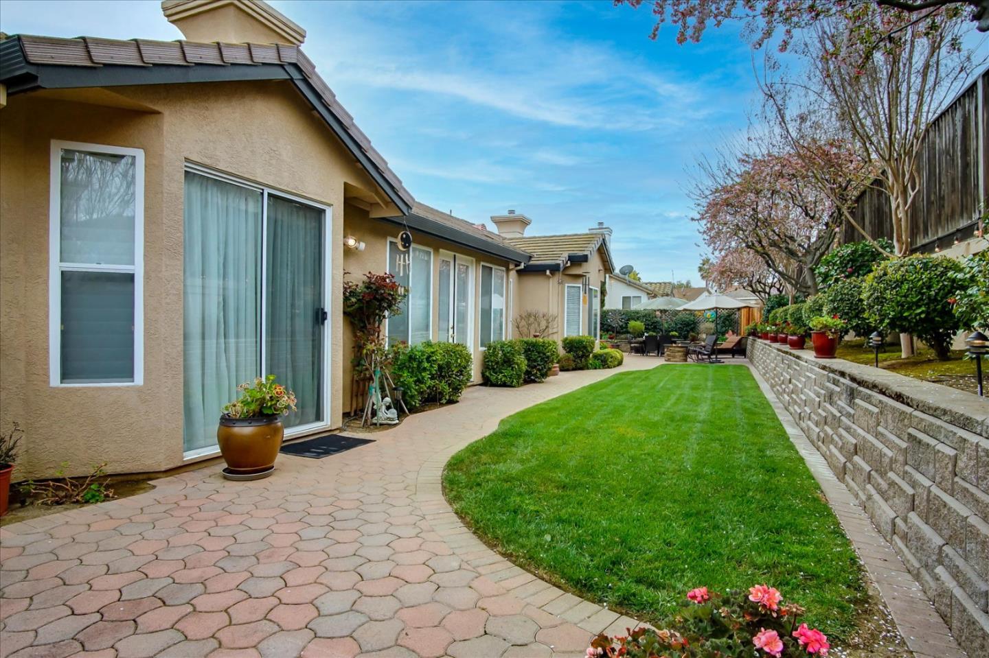 816 Covey Ct, Hollister, CA 95023 4 Beds 2/1 Baths (Active