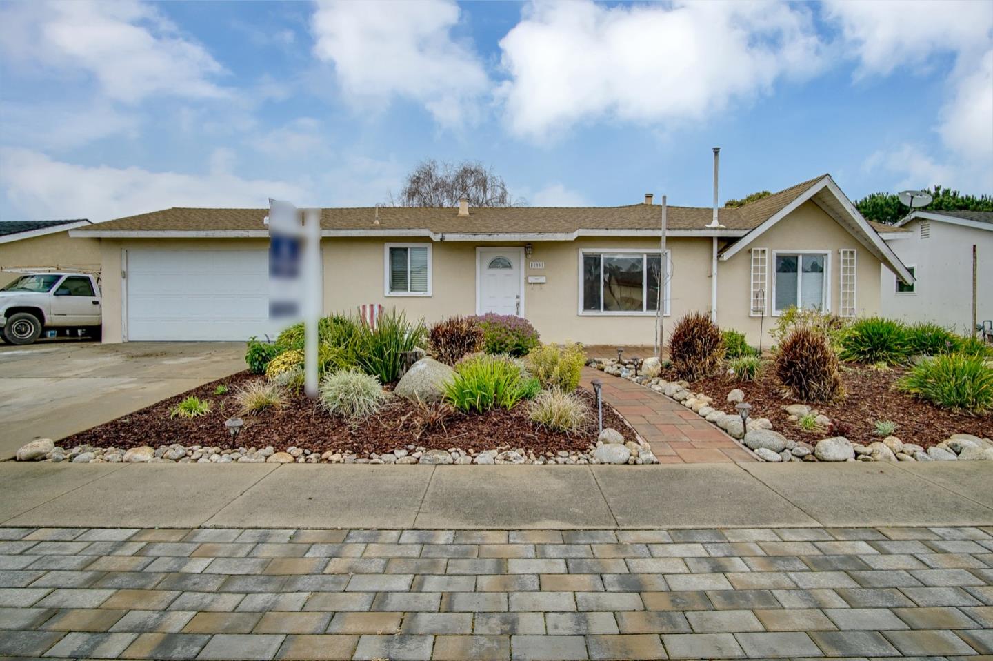 Detail Gallery Image 1 of 1 For 285 Kelton Dr, Salinas,  CA 93906 - 3 Beds | 1/1 Baths