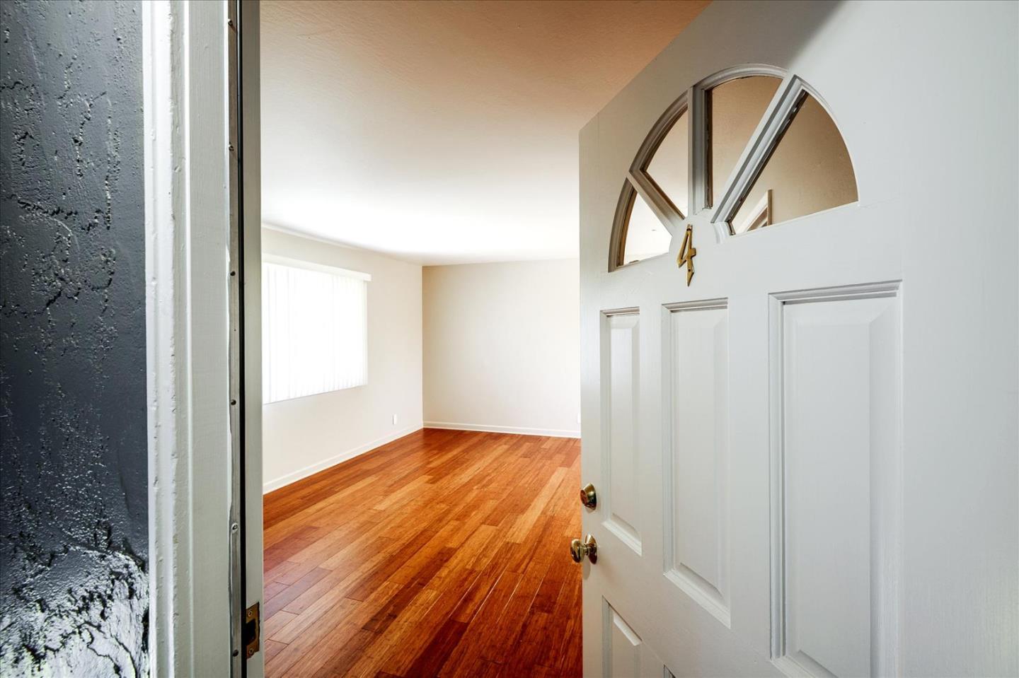 Detail Gallery Image 1 of 1 For 221 Jessie Ln #4,  Mountain View,  CA 94041 - 1 Beds | 1 Baths