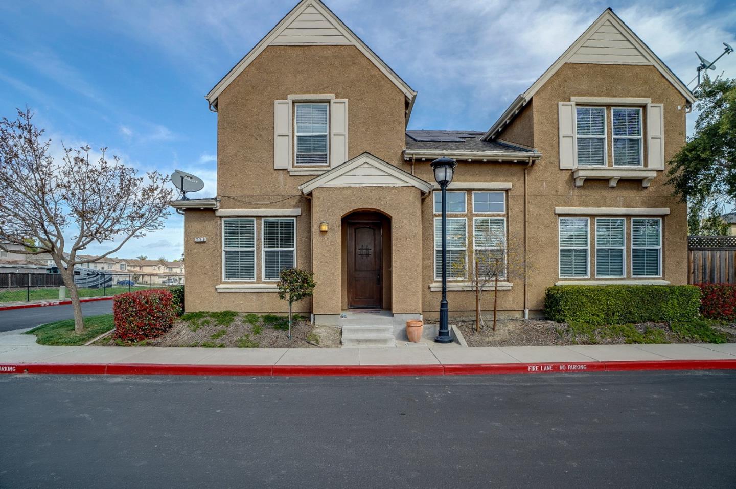 Detail Gallery Image 1 of 1 For 775 Painter Ct, Gilroy,  CA 95020 - 4 Beds | 2/1 Baths