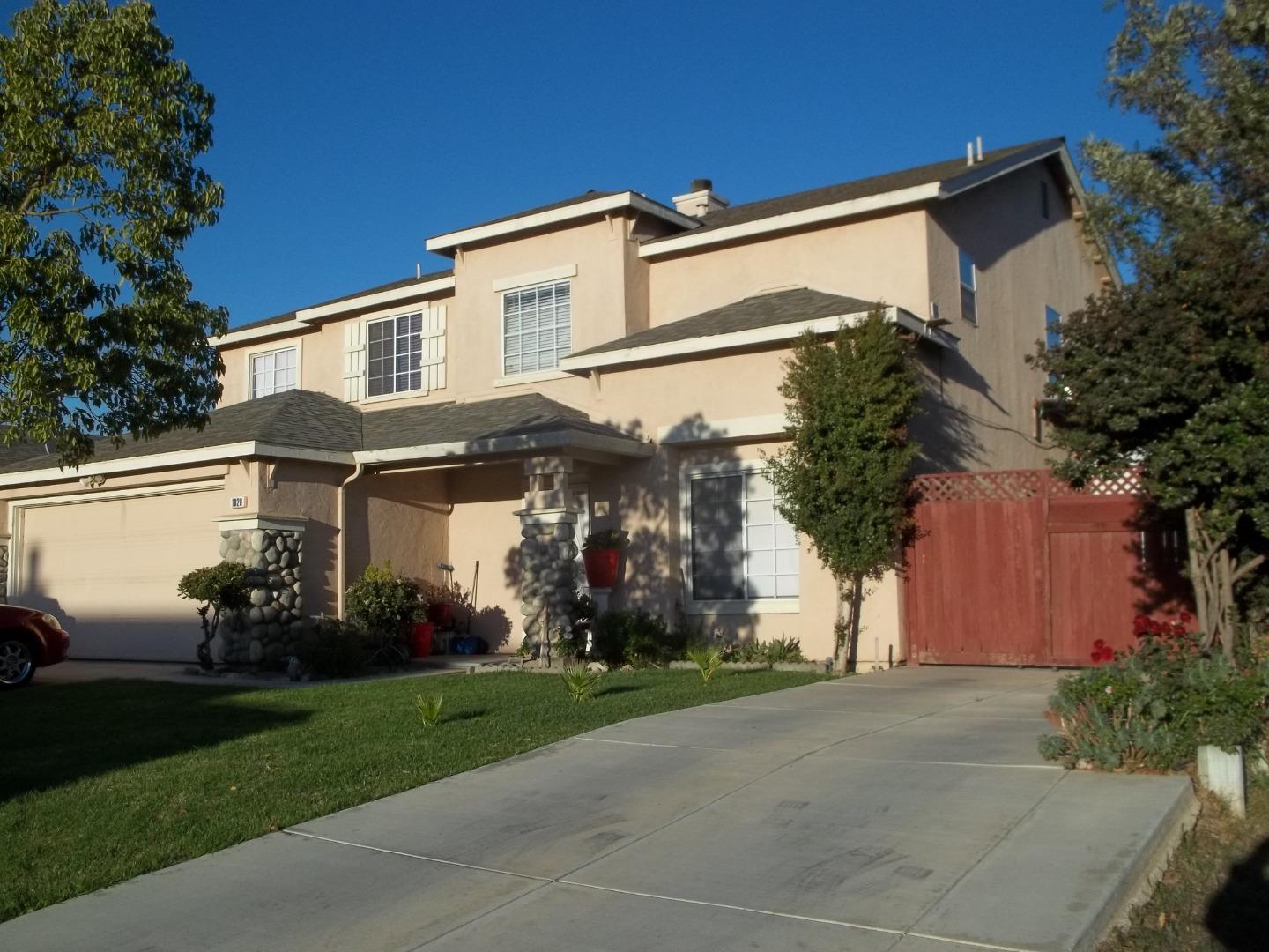 1028 Madrid St, Soledad, CA 93960 5 Beds 2/1 Baths (Sold