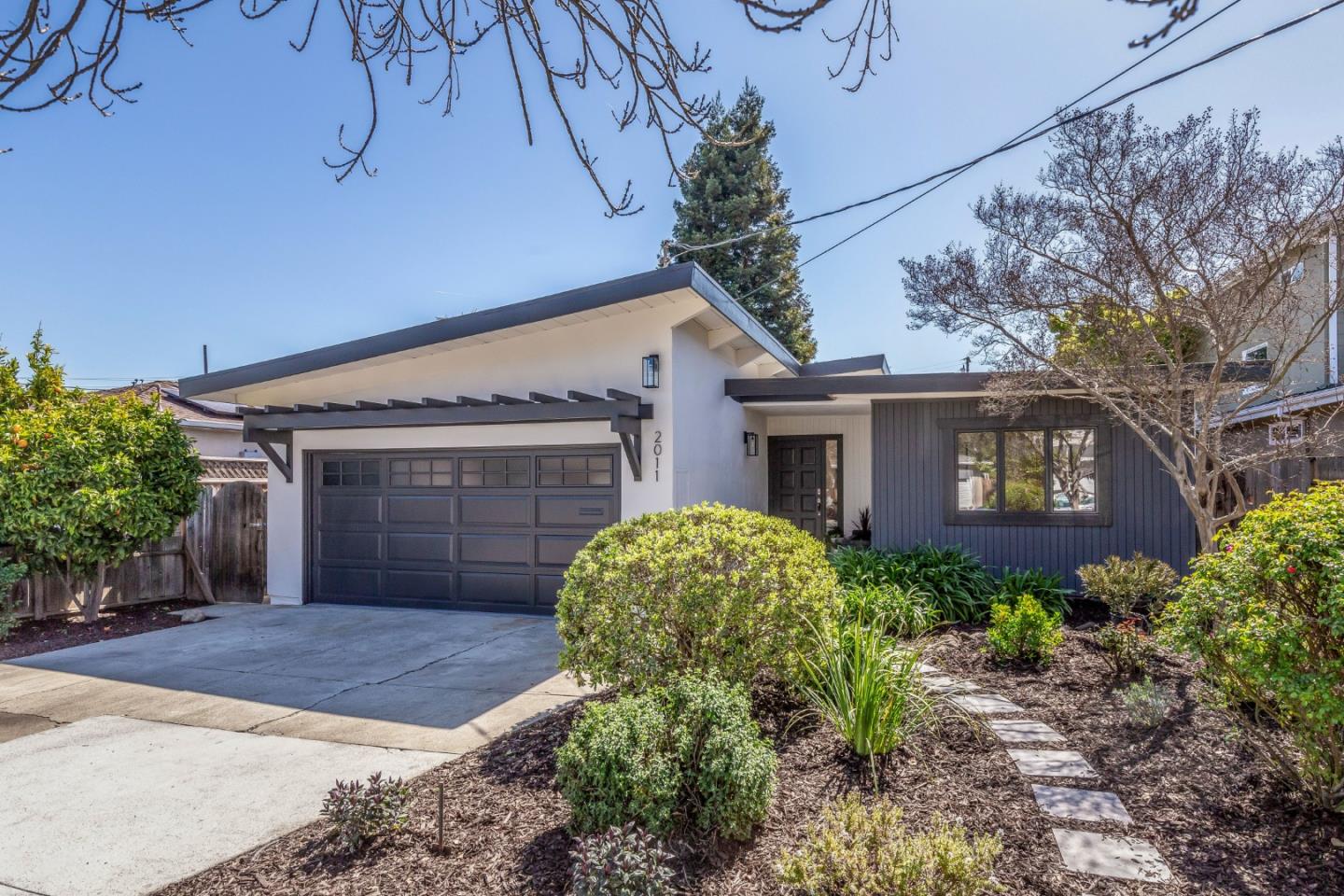 2011 Redwood Ave, Redwood City, CA 94061 3 Beds 2 Baths (Sold