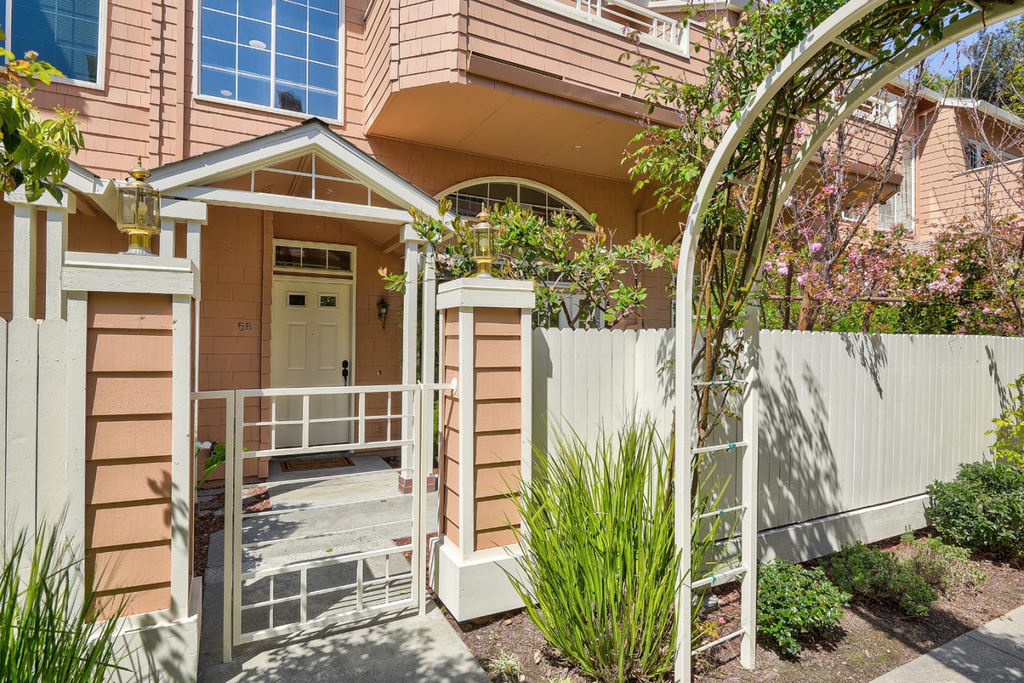 Detail Gallery Image 1 of 1 For 444 San Antonio Rd 5b,  Palo Alto,  CA 94306 - 2 Beds | 2/1 Baths