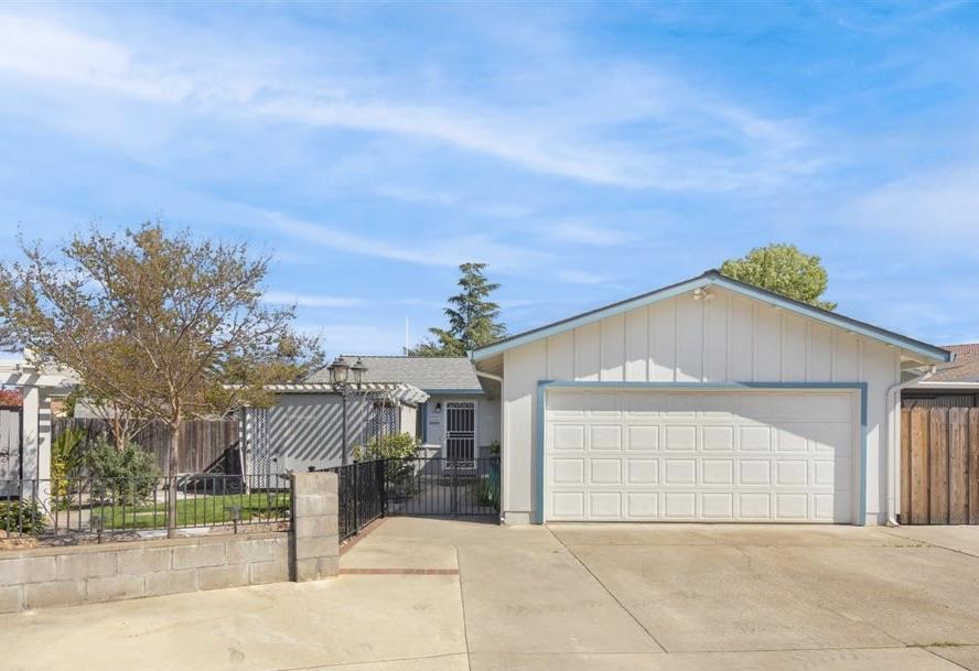 Detail Gallery Image 1 of 1 For 344 via Loma, Morgan Hill,  CA 95037 - 3 Beds | 2 Baths