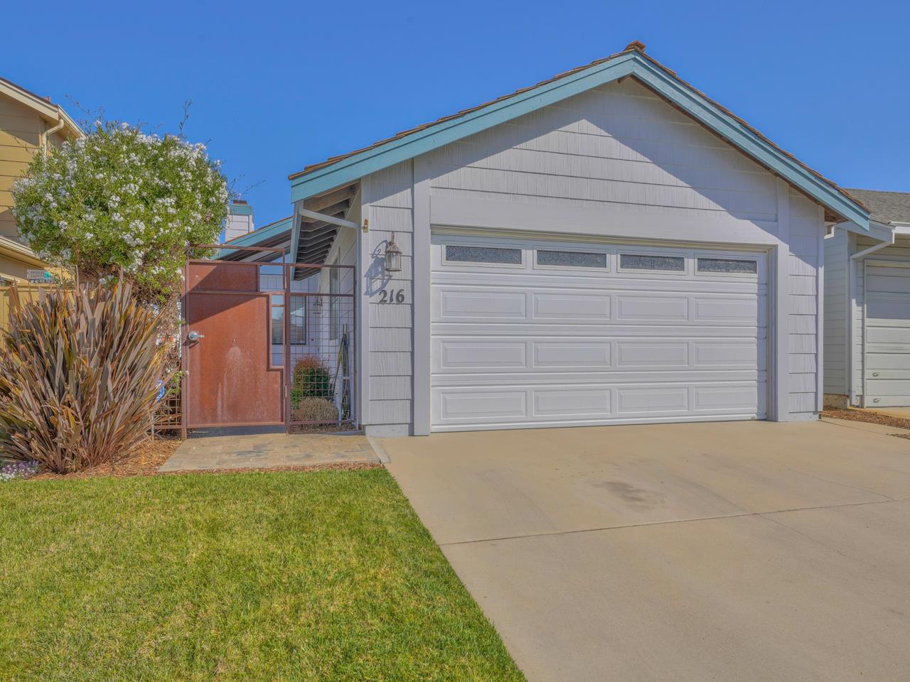 216 Alhambra St, Salinas, CA 93906 2 Beds 2 Baths (Sold