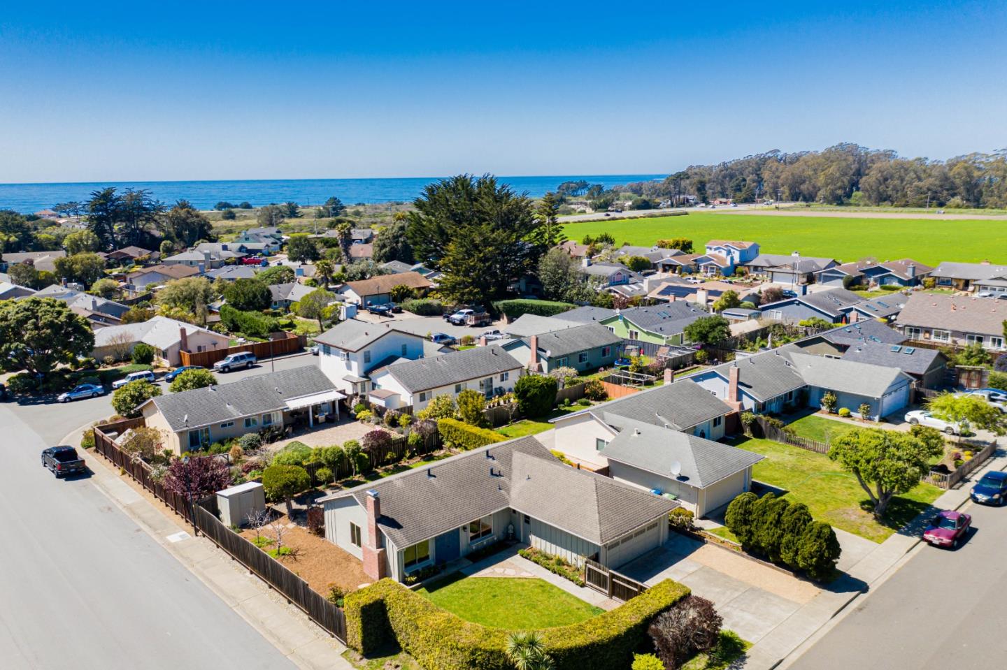 1586 Spinnaker Ln, Half Moon Bay, CA 94019 4 Beds 2 Baths (Sold