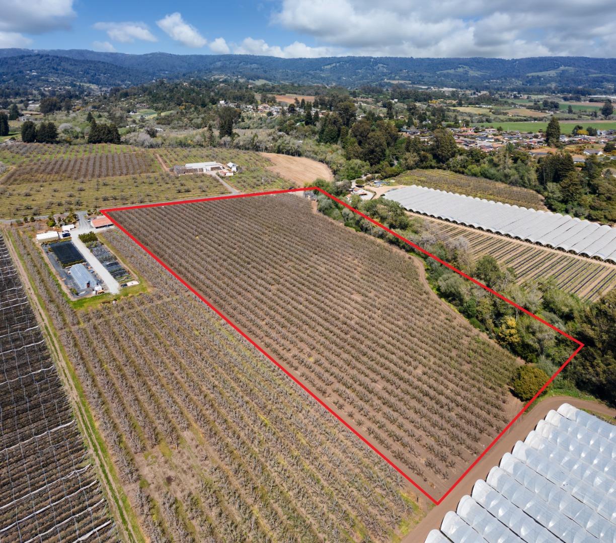 0 Varni, CORRALITOS (WATSONVILLE), California 95076, ,Comm Lots And Land,For Sale,Varni,40964043