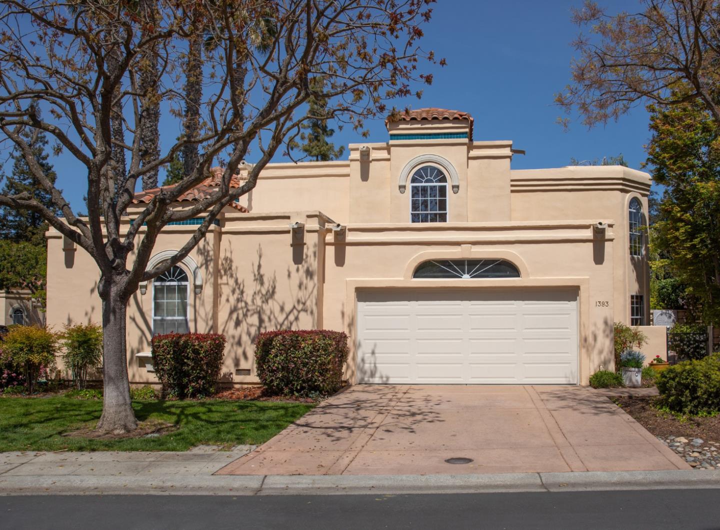 Detail Gallery Image 1 of 1 For 1393 Cuernavaca Circulo, Mountain View,  CA 94040 - 4 Beds | 2/1 Baths