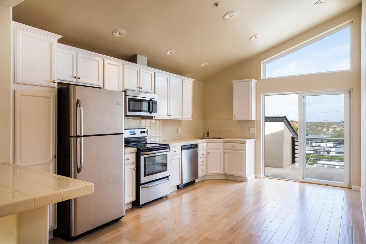 370 Shasta St, Sand City, CA 93955 Beds Baths (Expired