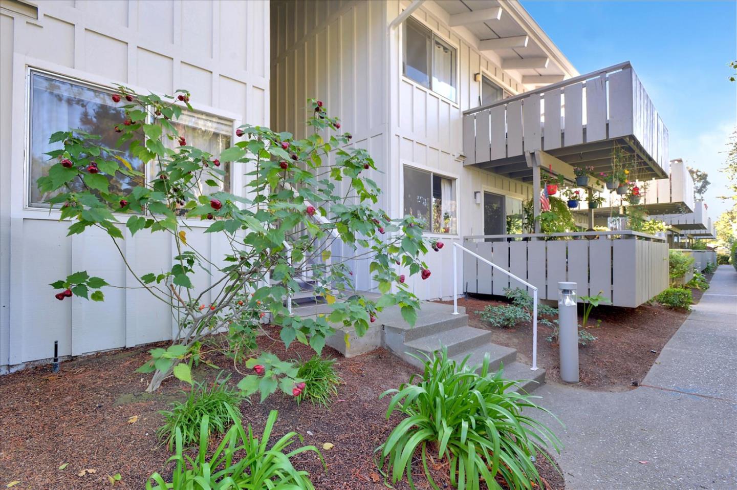 Detail Gallery Image 1 of 1 For 255 S Rengstorff Ave #116,  Mountain View,  CA 94040 - 2 Beds | 1 Baths