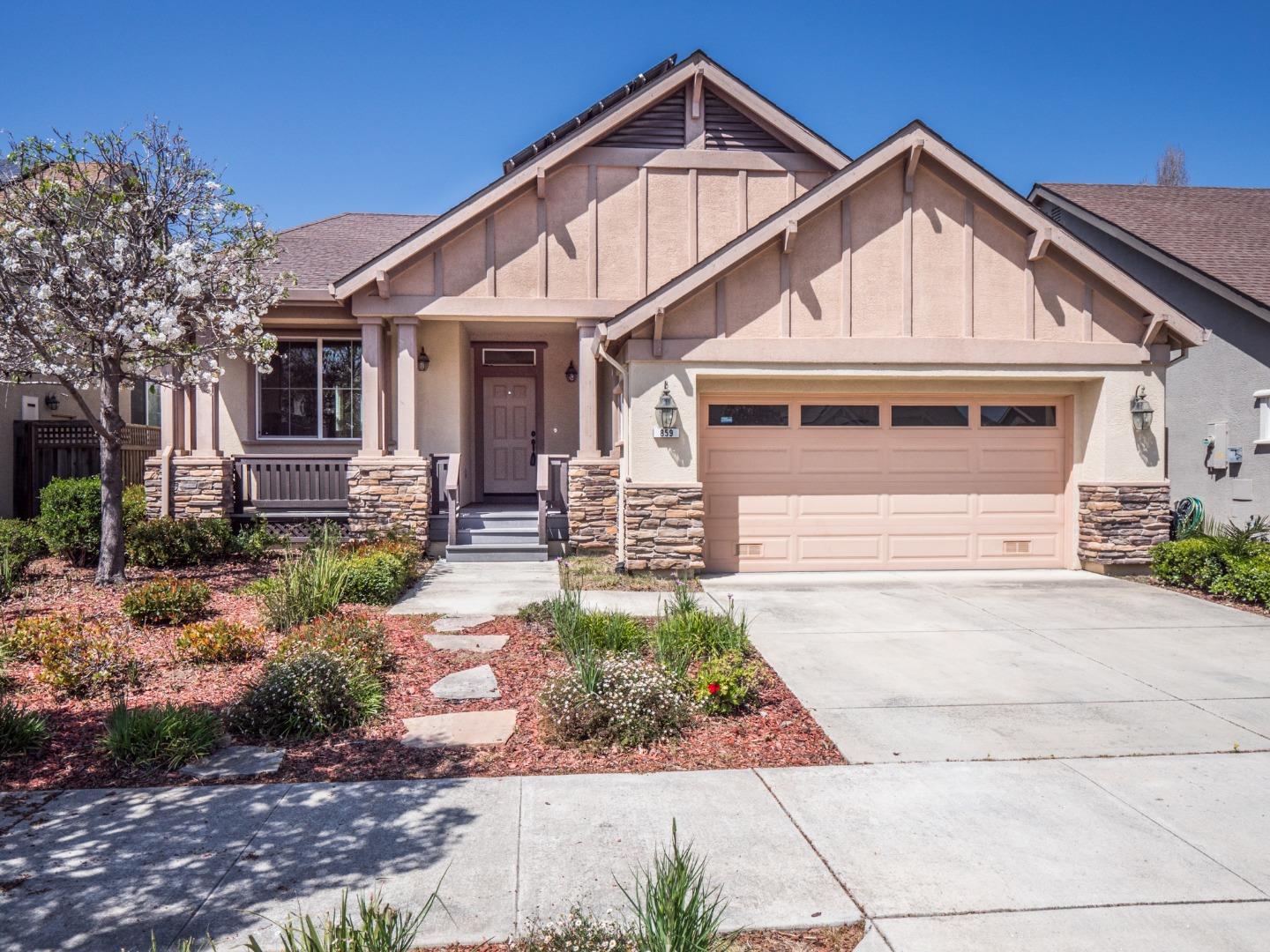 Detail Gallery Image 1 of 1 For 859 Almond Dr, Watsonville,  CA 95076 - 3 Beds | 2 Baths