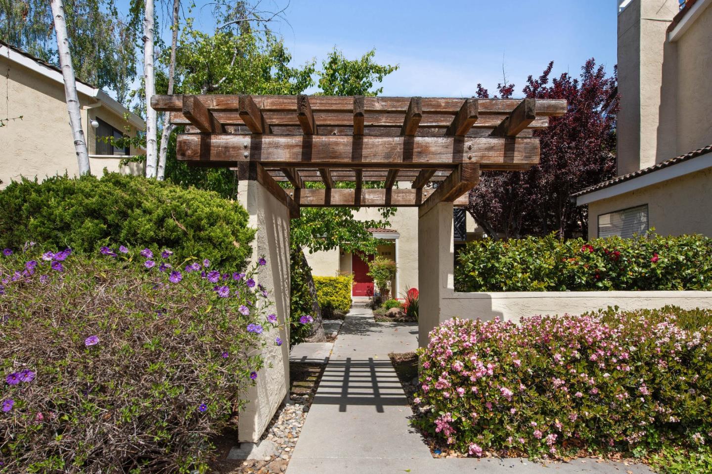 Detail Gallery Image 1 of 1 For 227 Ada Ave #C,  Mountain View,  CA 94043 - 3 Beds | 2/1 Baths