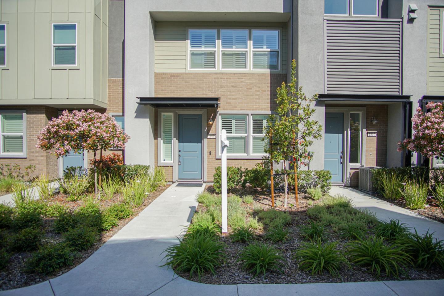 Detail Gallery Image 1 of 1 For 1808 Midnight Cir, San Jose,  CA 95133 - 4 Beds | 3/1 Baths