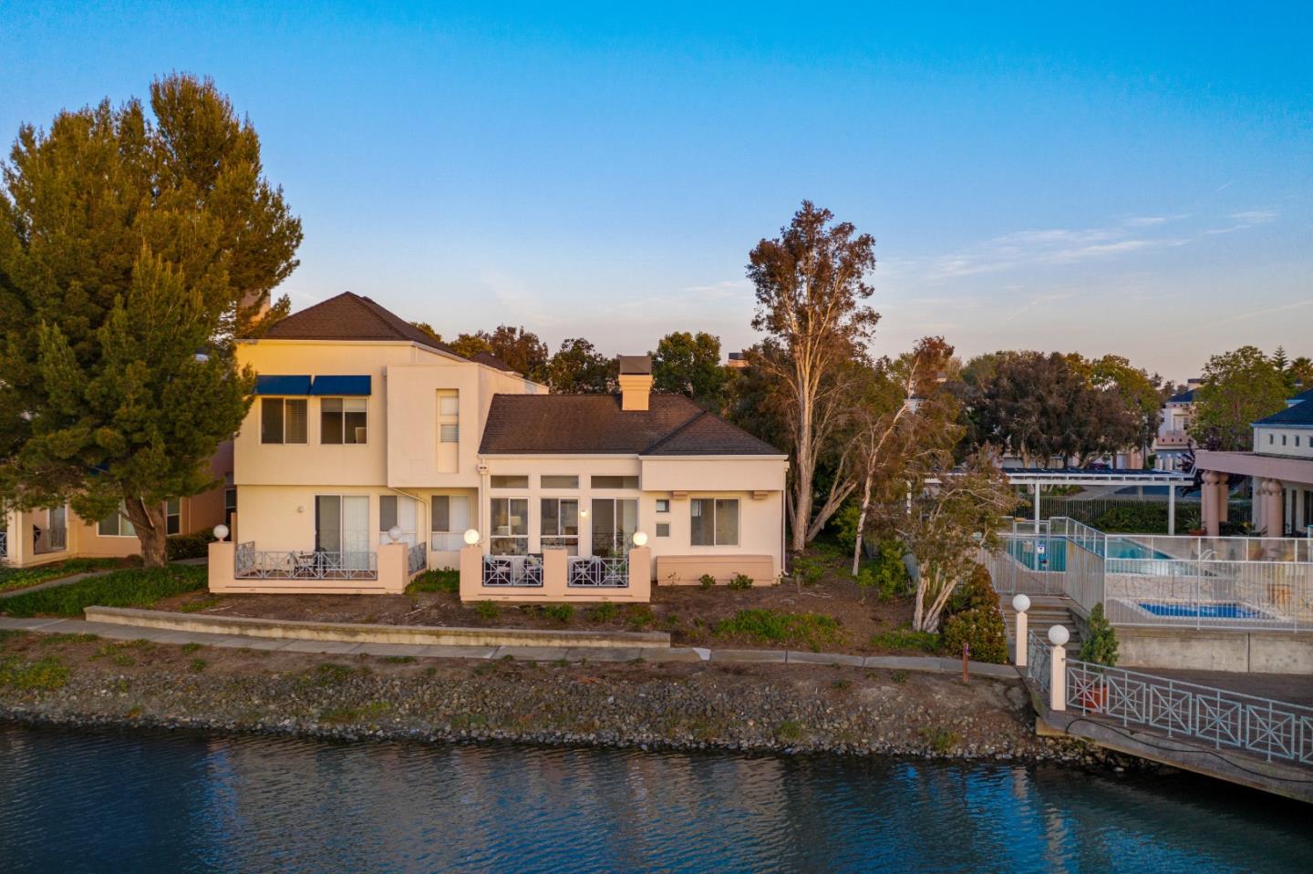 799 Mediterranean Ln, Redwood Shores, CA 94065 2 Beds 2 Baths (Sold