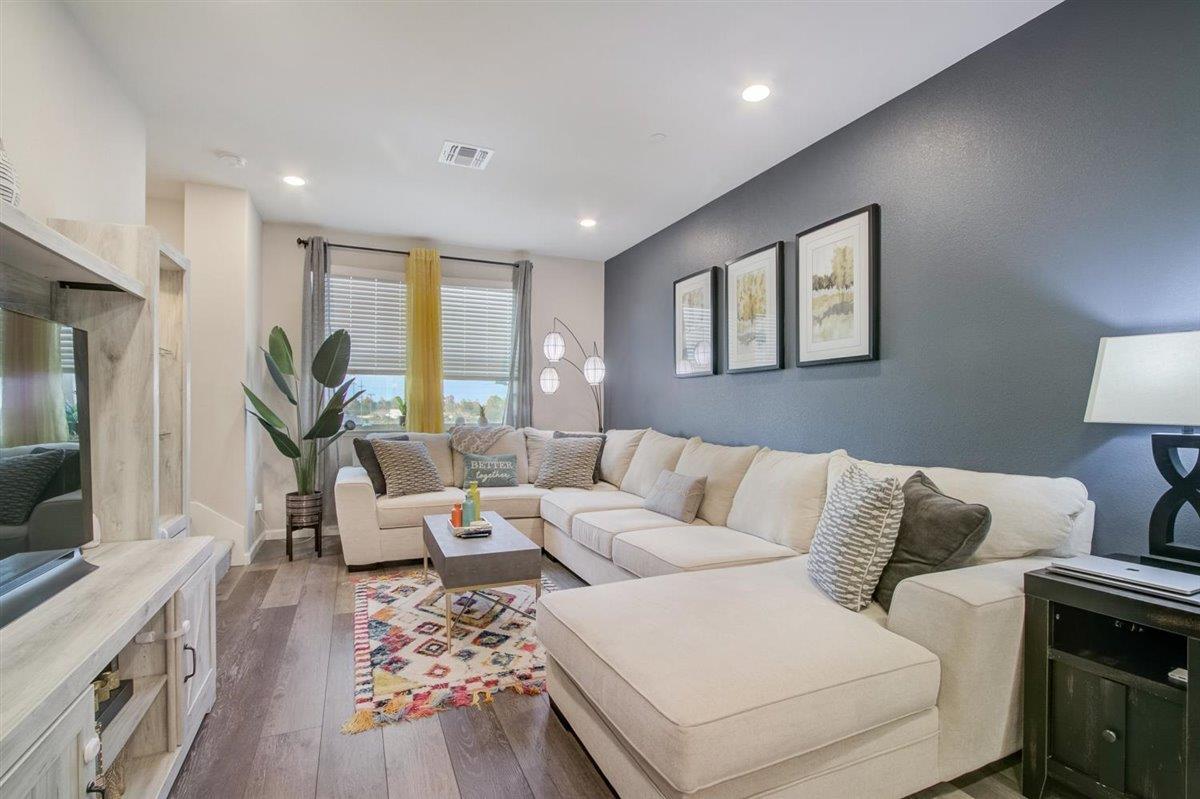 Detail Gallery Image 1 of 1 For 1188 California Cir, Milpitas,  CA 95035 - 2 Beds | 2/1 Baths