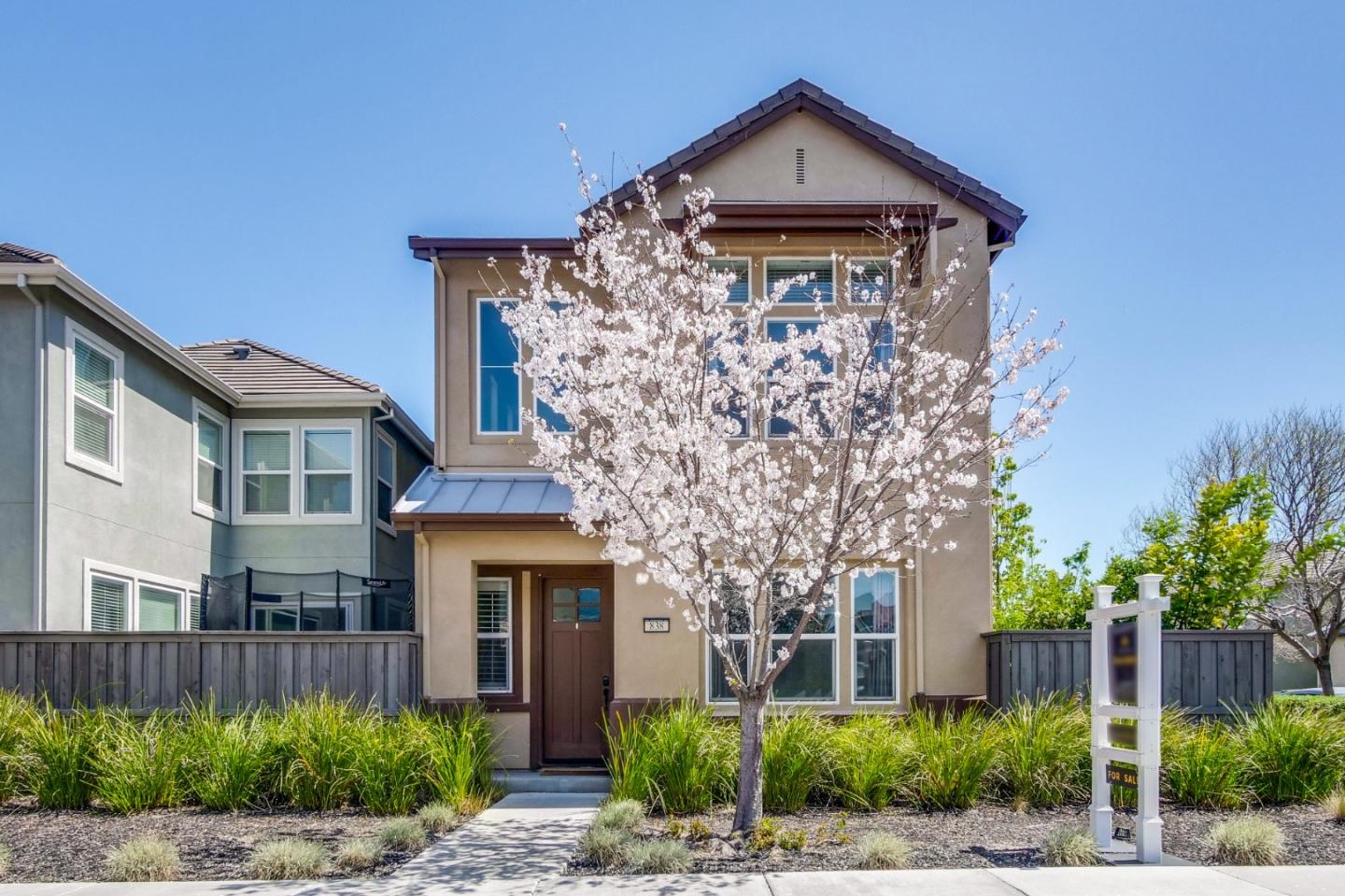 Detail Gallery Image 1 of 1 For 838 Blue Opal Dr, San Jose,  CA 95123 - 5 Beds | 3/1 Baths