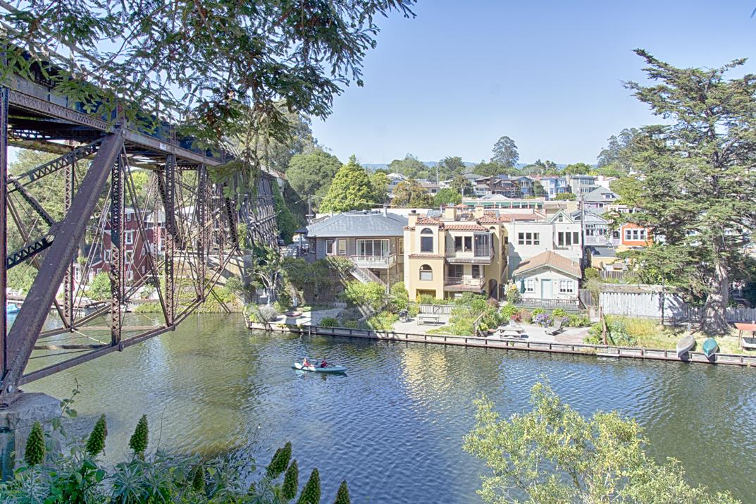 Detail Gallery Image 1 of 1 For 327 Riverview Ave #B,  Capitola,  CA 95010 - 2 Beds | 2 Baths