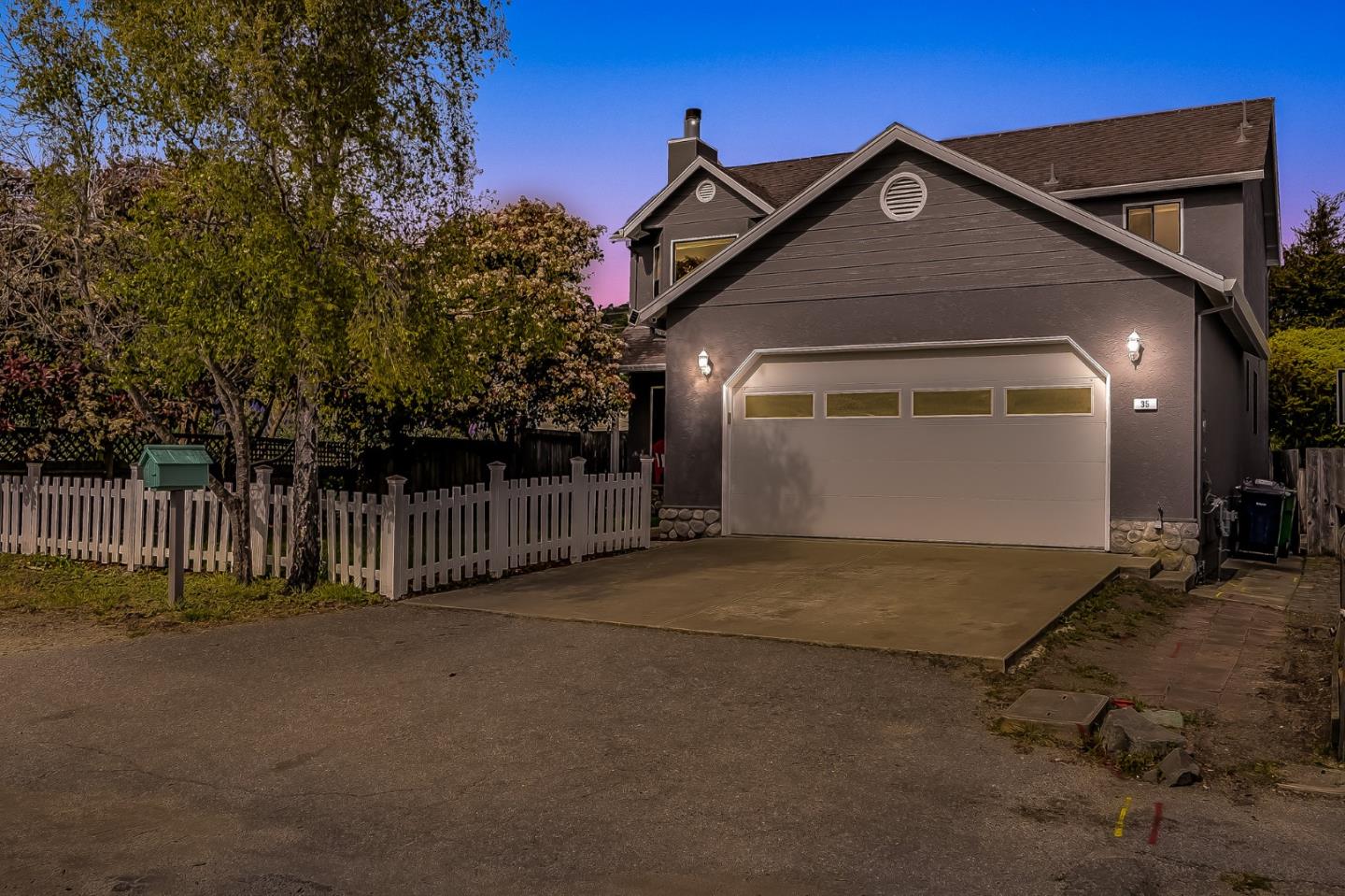 35 Valencia St, Half Moon Bay, CA 94019 3 Beds 2/1 Baths (Sold