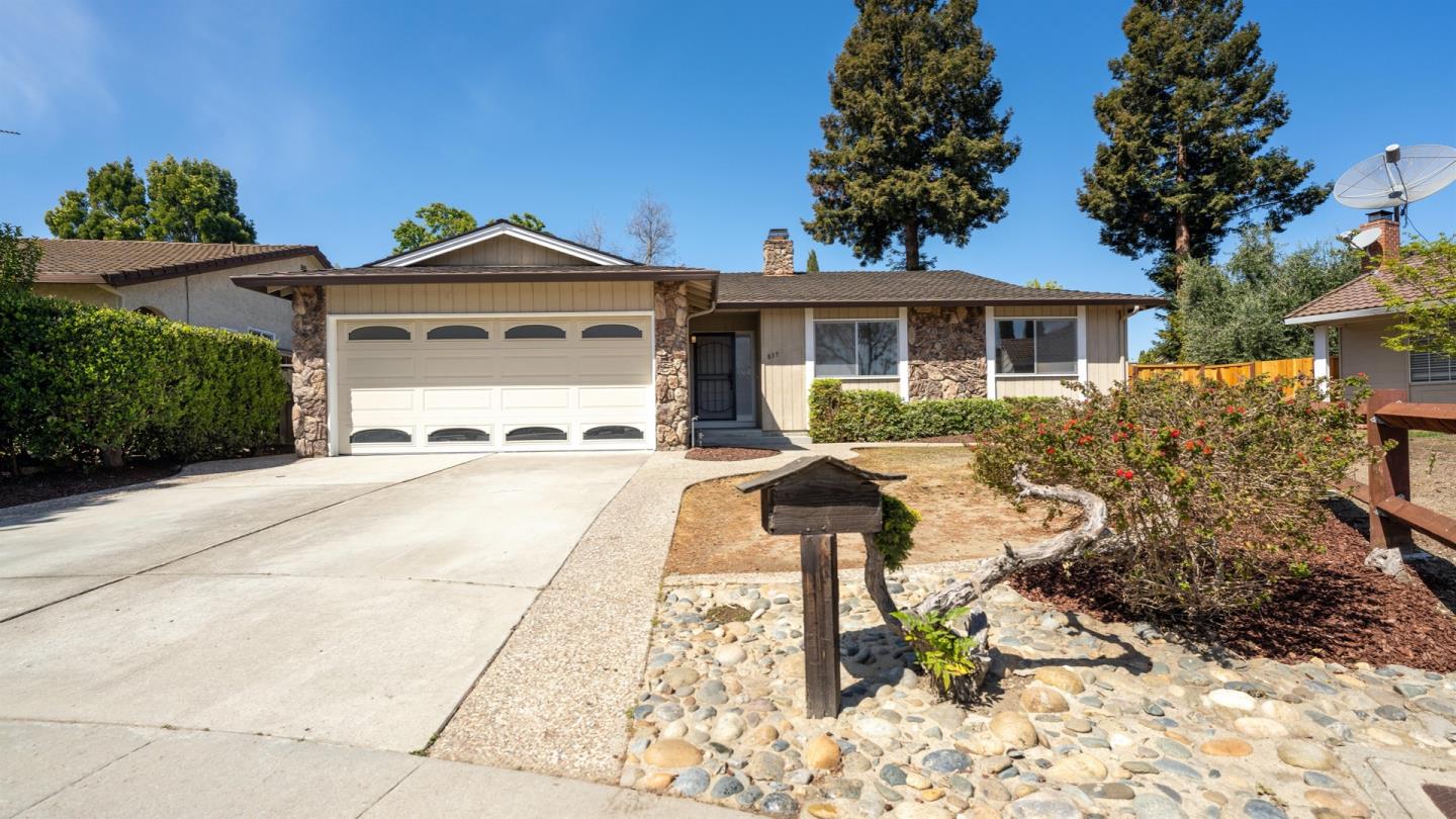 Detail Gallery Image 1 of 1 For 835 Quintinia Dr, Sunnyvale,  CA 94086 - 3 Beds | 2 Baths