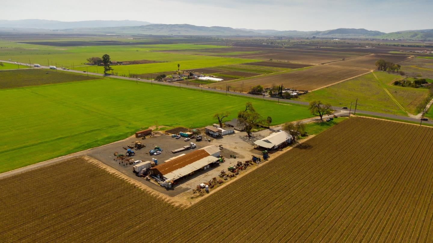 3385 Pacheco Pass Highway, GILROY, California 95020, ,Comm Lots And Land,For Sale,Pacheco Pass Highway,40964160
