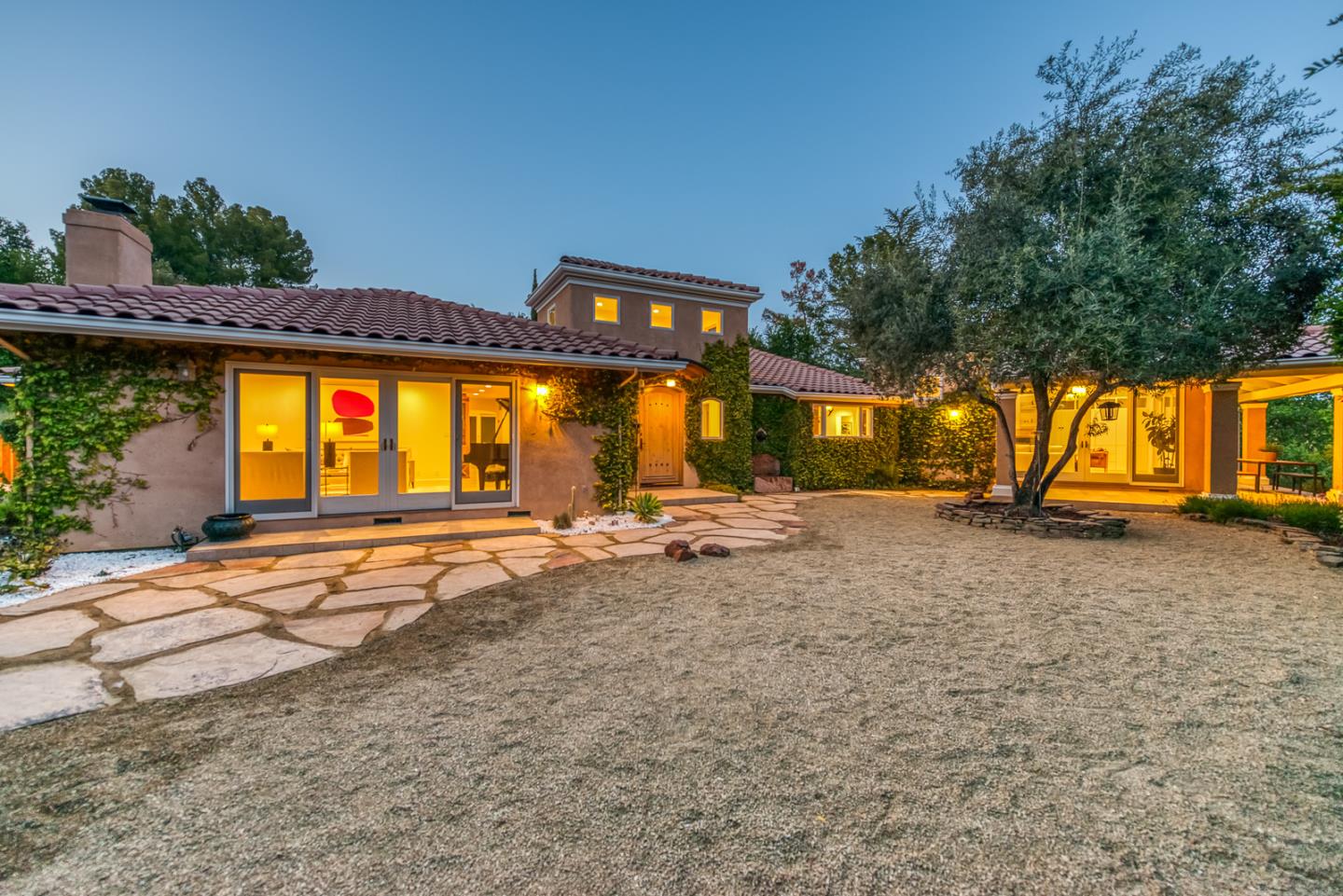 Detail Gallery Image 1 of 1 For 11261 Magdalena Rd, Los Altos Hills,  CA 94024 - 4 Beds | 3/1 Baths