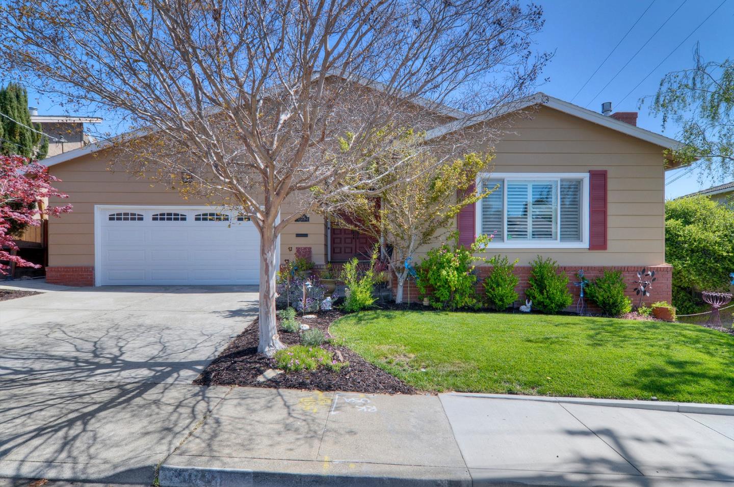 Detail Gallery Image 1 of 1 For 1001 Crestview Dr, San Carlos,  CA 94070 - 3 Beds | 2 Baths