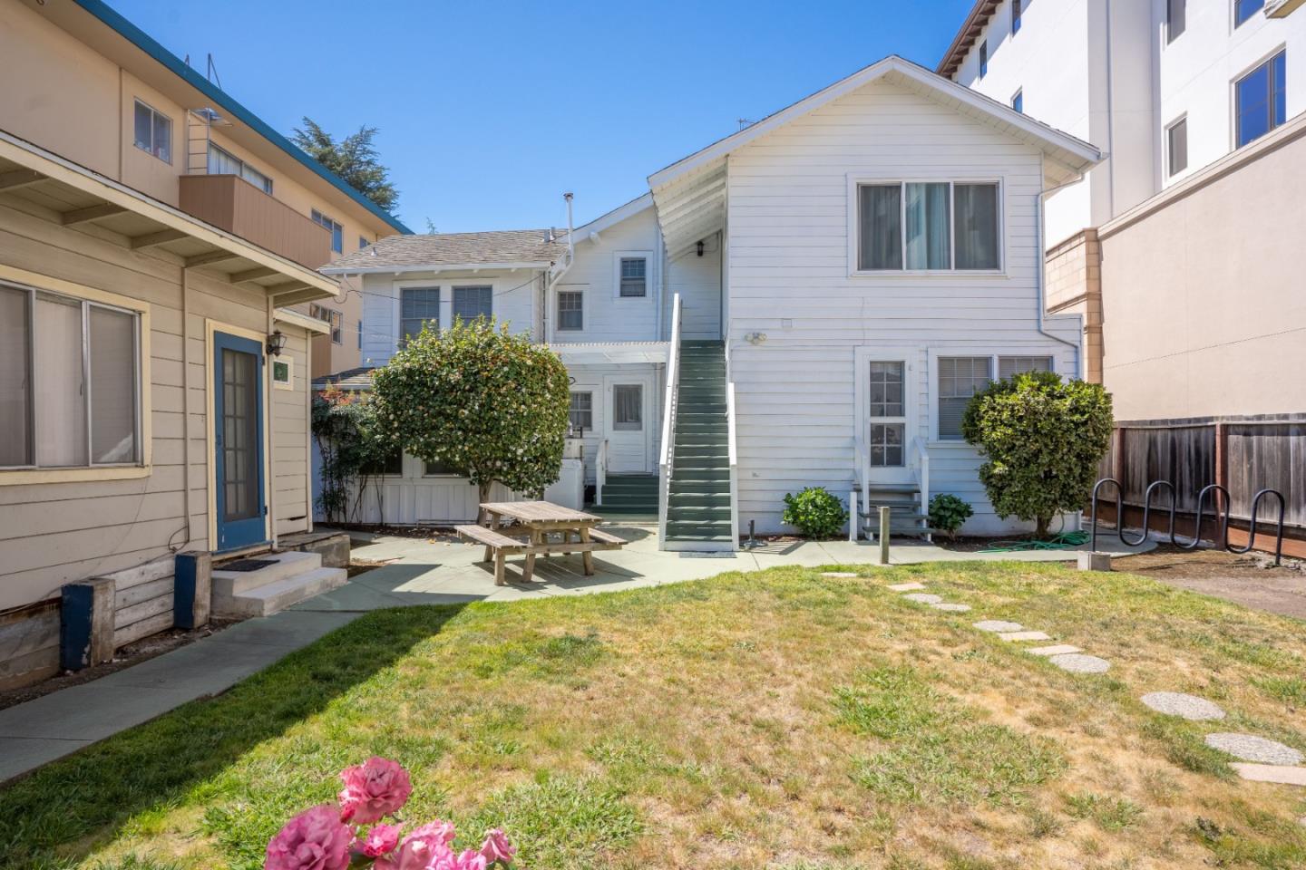 665 Walnut St, San Carlos, CA 94070 Beds Baths (Active