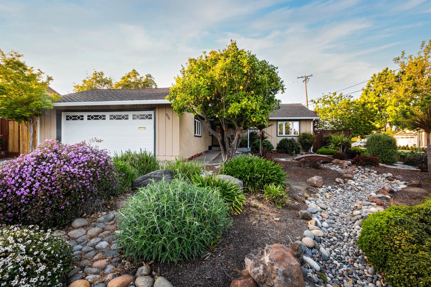 Detail Gallery Image 1 of 1 For 999 Kennard Way, Sunnyvale,  CA 94087 - 3 Beds | 2 Baths