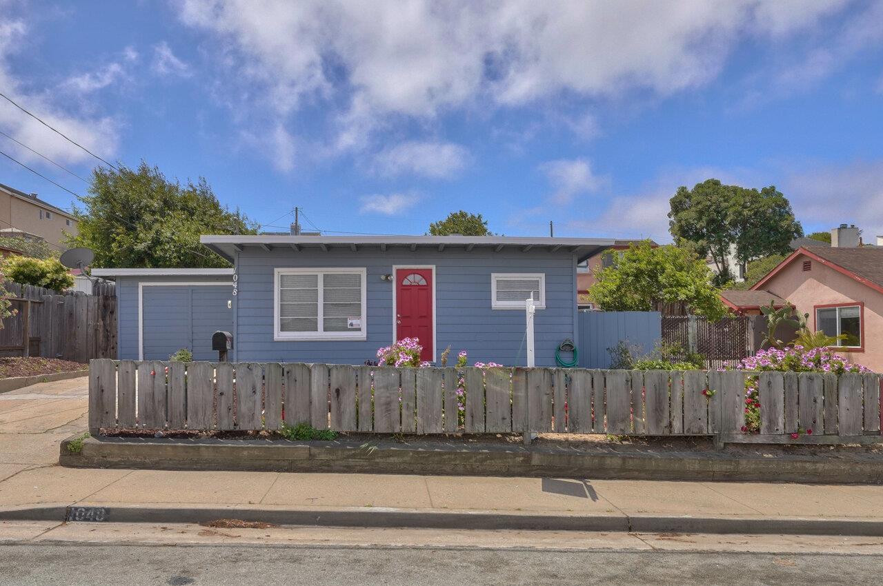Detail Gallery Image 1 of 1 For 1048 Elm Ave, Seaside,  CA 93955 - 3 Beds | 1 Baths