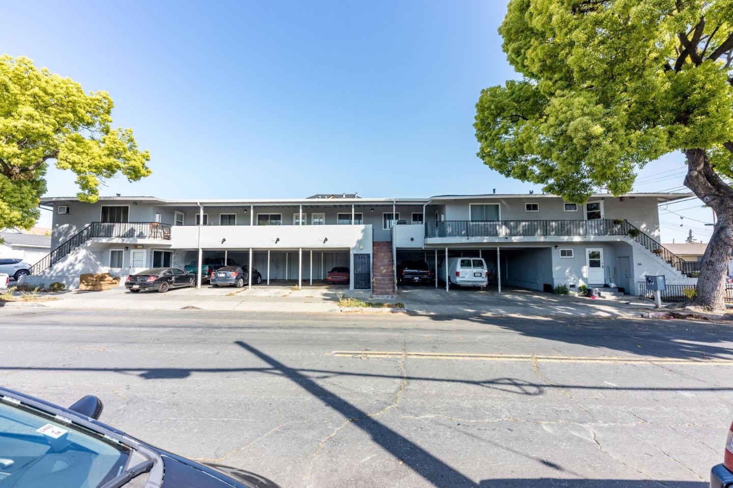 215 Oak Street, SAN JOSE, California 95110, ,Comm Ri Multi-units 5+,For Sale,Oak Street,ML81840495
