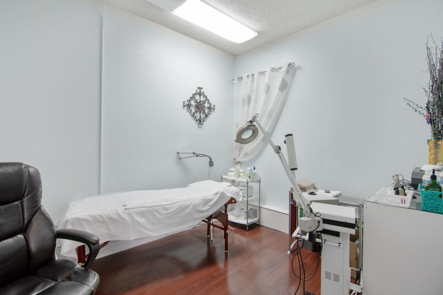 465 Santa Cruz Avenue, LOS GATOS, California 95030, ,Comm Industrial For Sale,For Sale,Santa Cruz Avenue,40964292