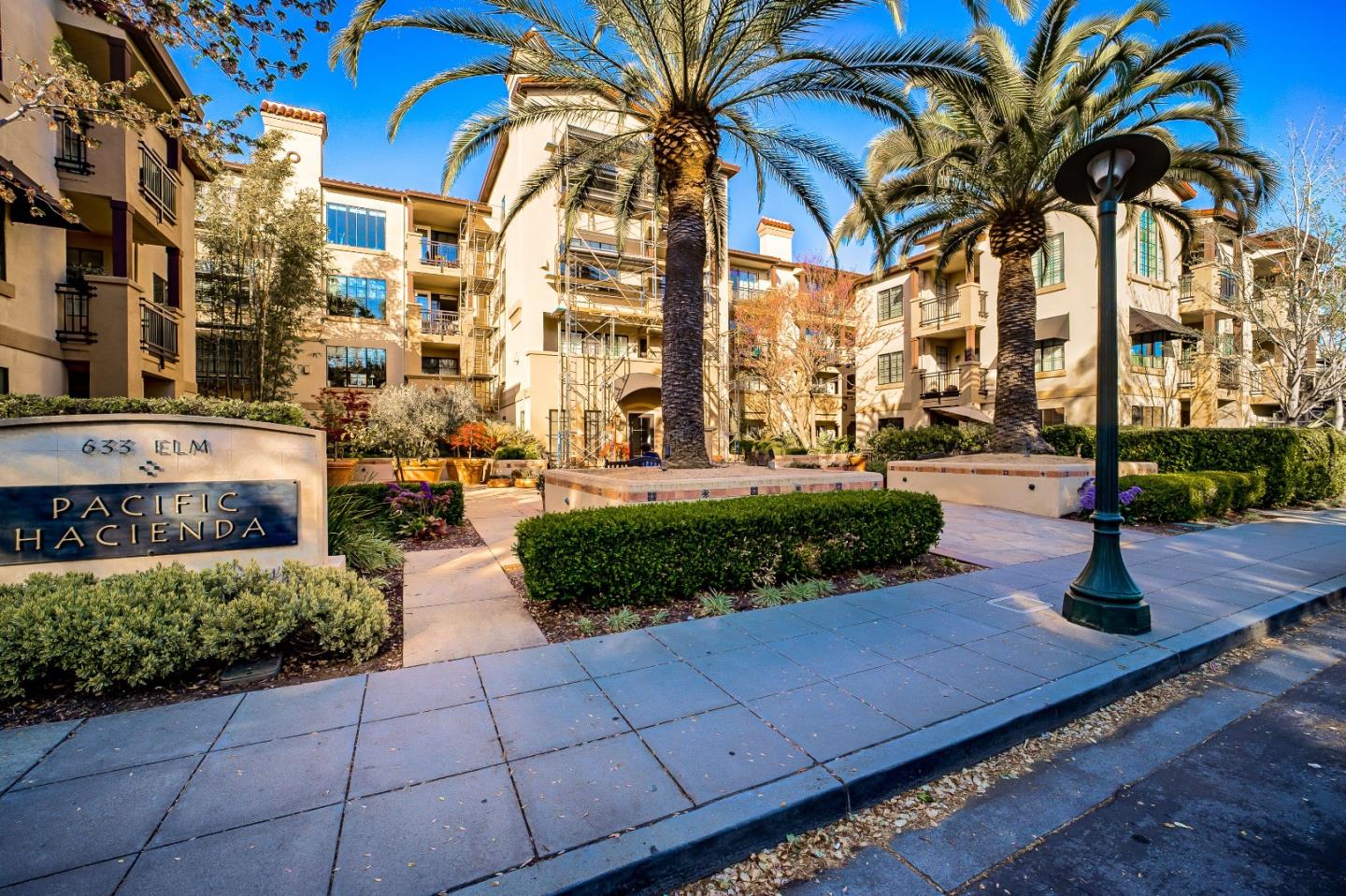 Detail Gallery Image 1 of 1 For 633 Elm St #203,  San Carlos,  CA 94070 - 2 Beds | 2 Baths