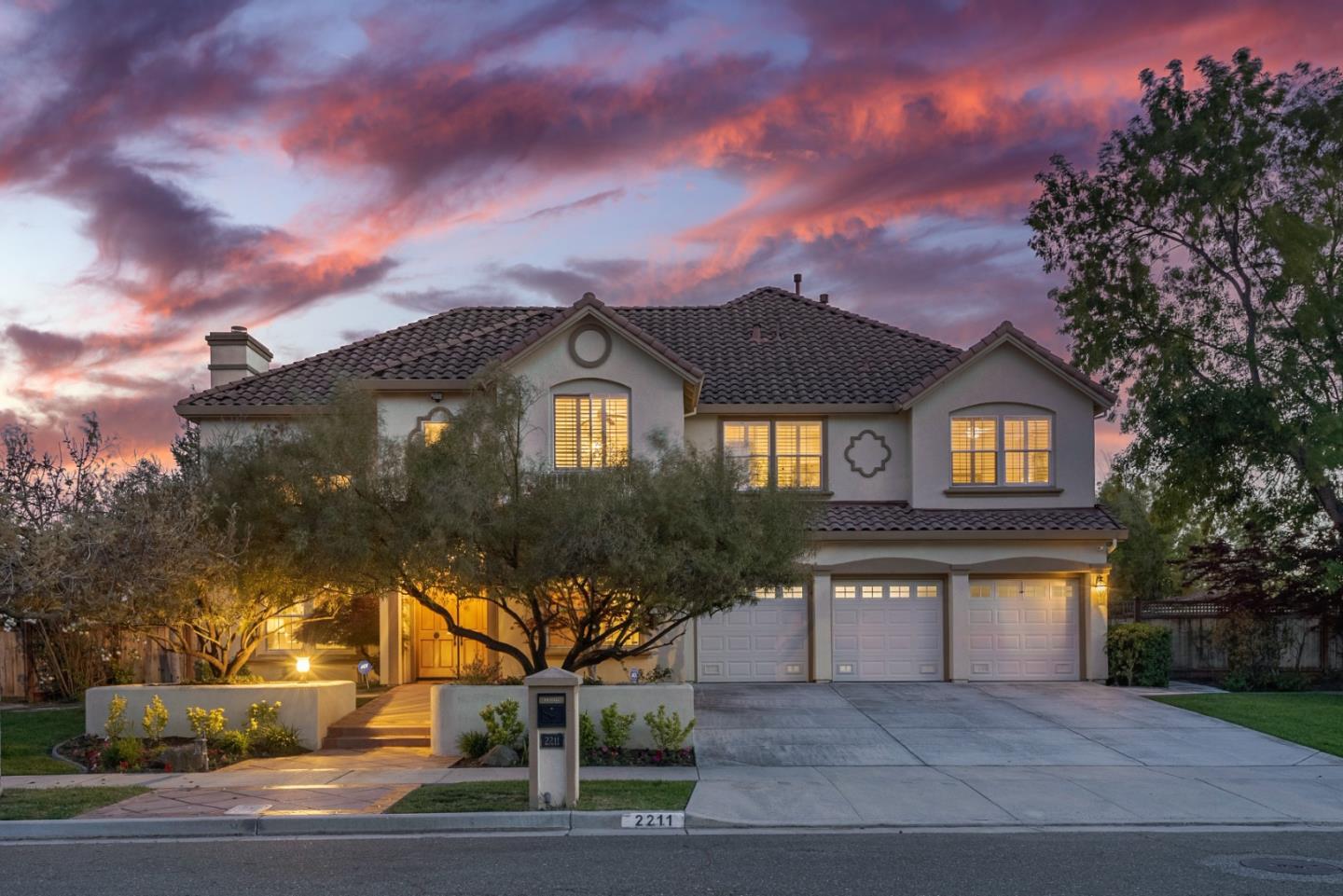 Detail Gallery Image 1 of 1 For 2211 Bentley Ridge Dr, San Jose,  CA 95138 - 5 Beds | 4 Baths