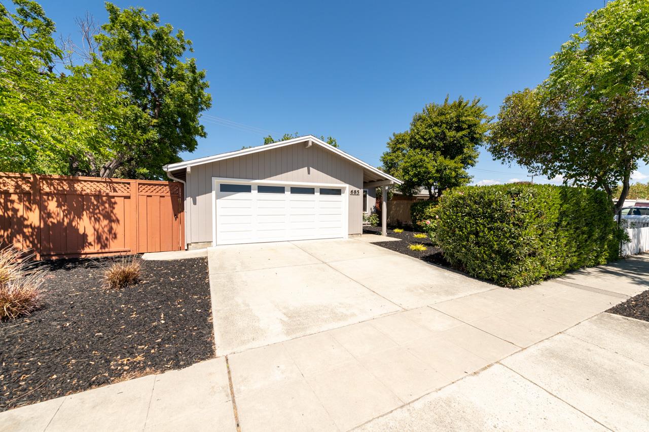 Detail Gallery Image 1 of 1 For 685 Lakebird Dr, Sunnyvale,  CA 94089 - 3 Beds | 2 Baths