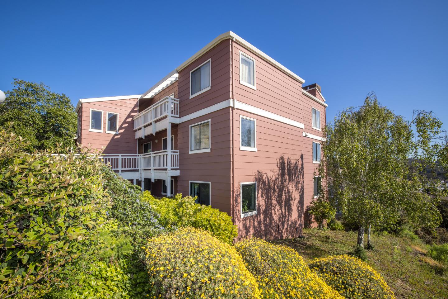 Detail Gallery Image 1 of 1 For 108 Oak Ct #108,  Daly City,  CA 94014 - 2 Beds | 2 Baths