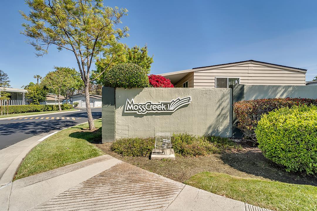 Detail Gallery Image 1 of 1 For 2846 Moss Hollow Dr #2846,  San Jose,  CA 95121 - 3 Beds | 2 Baths