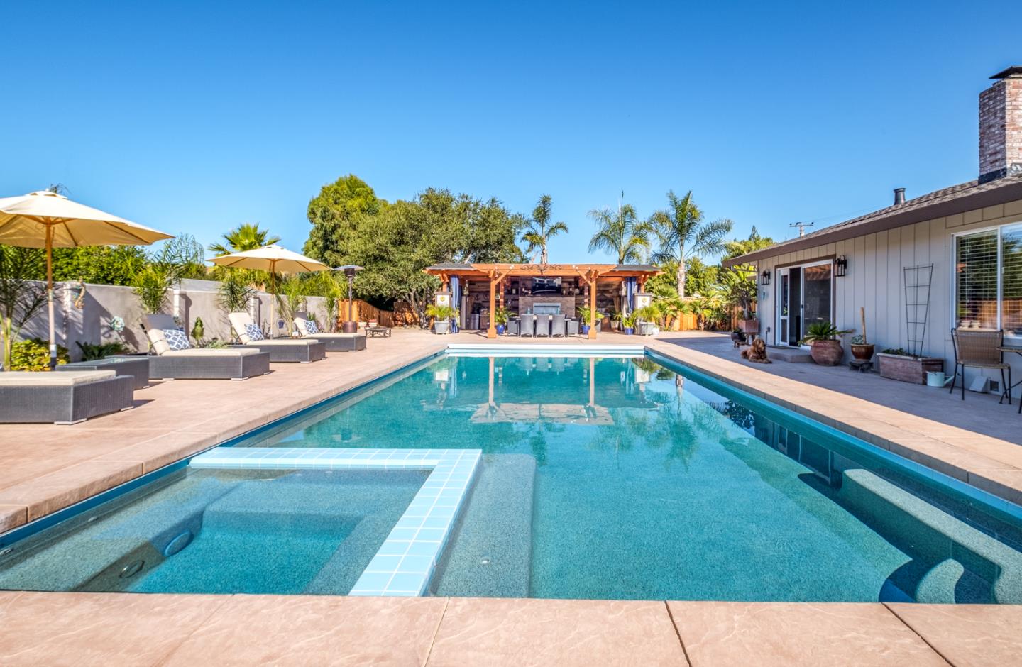 7 Mesa Del Sol, Salinas, CA 93908 4 Beds 2/1 Baths (Sold