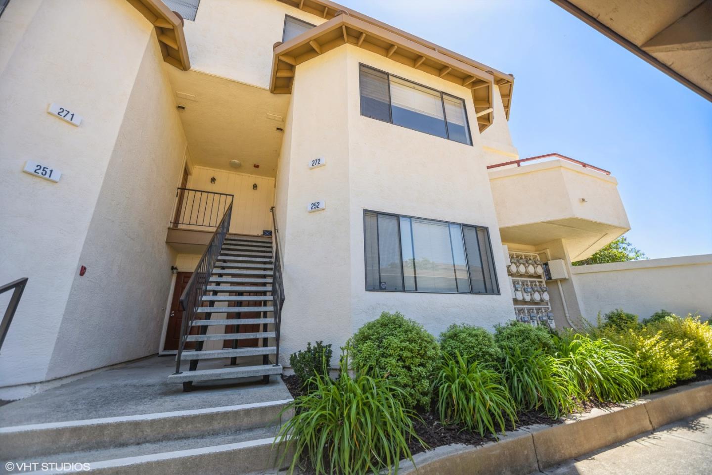 Detail Gallery Image 1 of 1 For 5075 Valley Crest Dr #272,  Concord,  CA 94521 - 3 Beds | 2/1 Baths