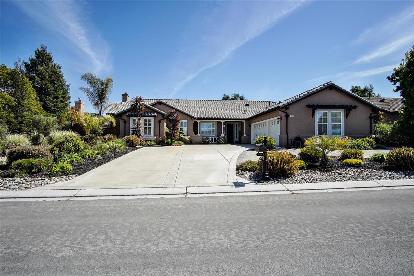 Detail Gallery Image 1 of 1 For 1255 Quail Ridge Way, Hollister,  CA 95023 - 4 Beds | 2/1 Baths