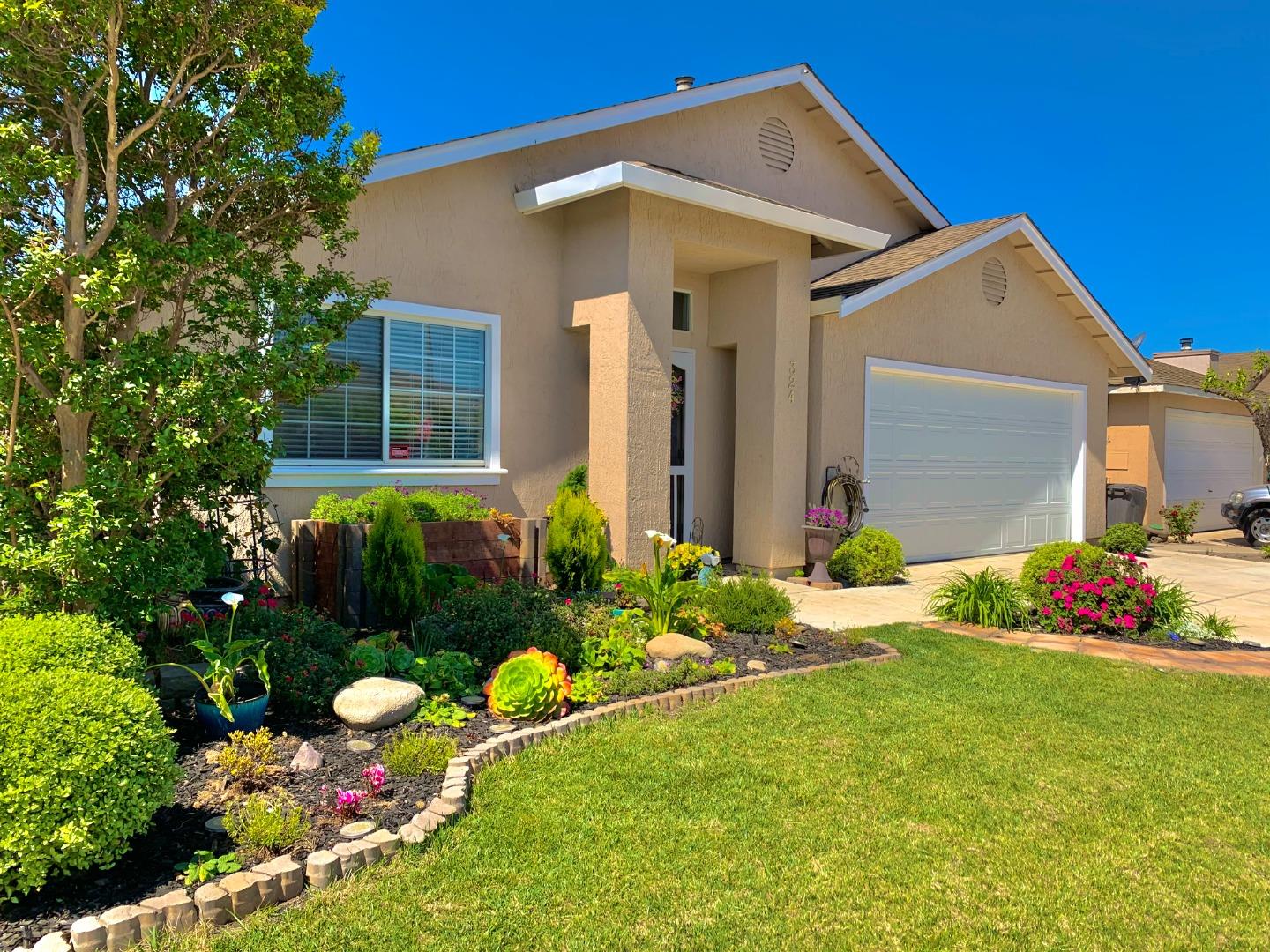 324 Goldenrod St, Soledad, CA 93960 4 Beds 2 Baths (Sold